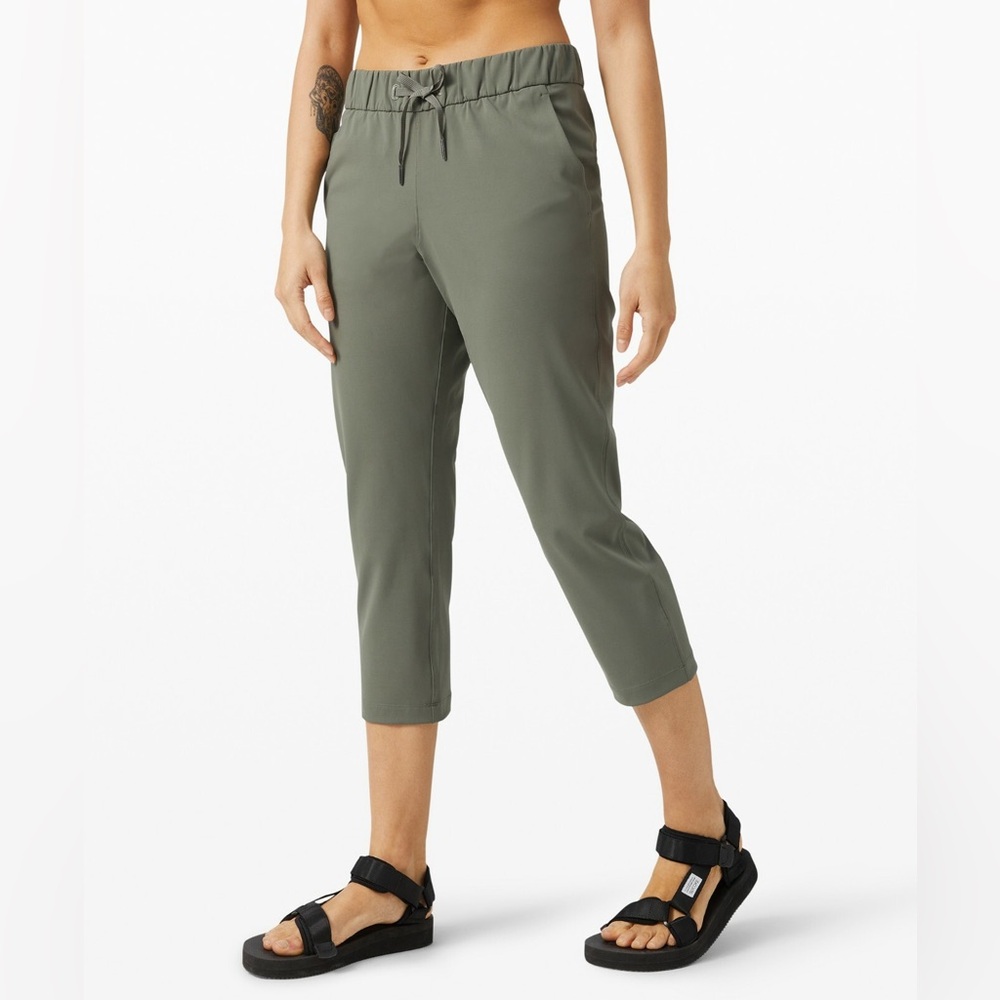 Lululemon On the Fly Crop *23" - Grey Sage Size 0